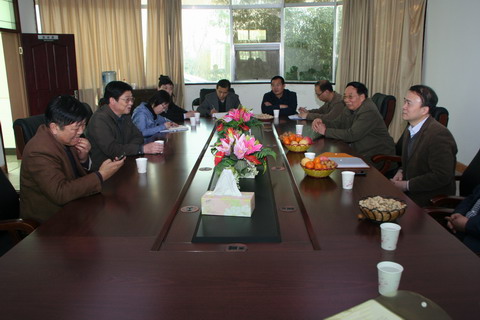 调研组在永丰粮食储备公司调研1.JPG