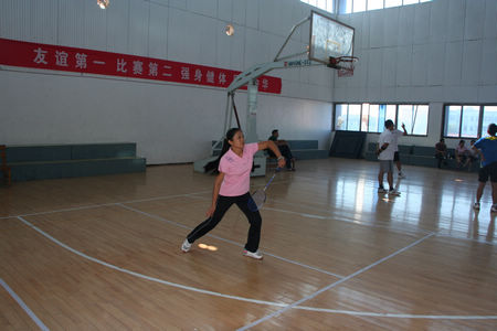 羽球场上竟风流.JPG